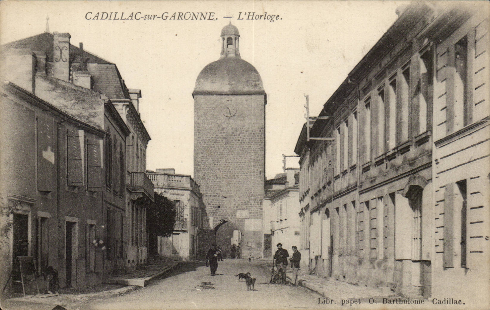 Cadillac on the Garonne CPA the clock