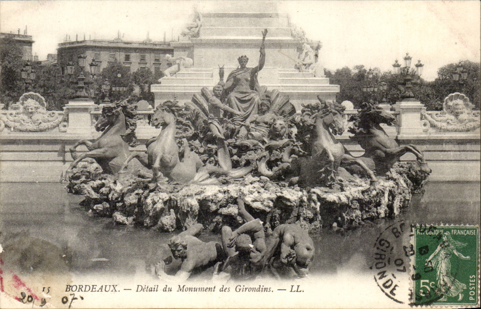 Bordeaux CPA Detail of the monument of the Of Gironde ones