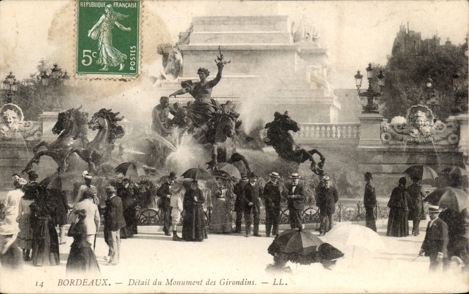 Bordeaux CPA Detail of the monument of the Of Gironde ones