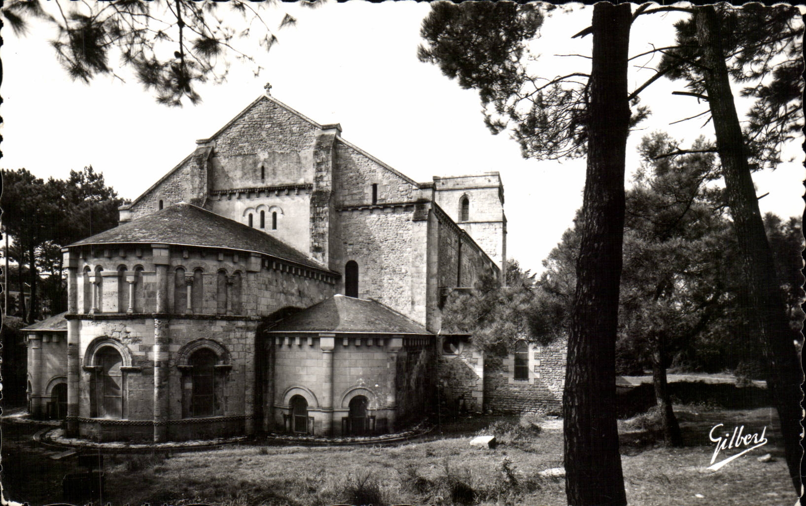 Soulac on Sea MODERN CARD Basilica of Our Lady of the End of the grounds