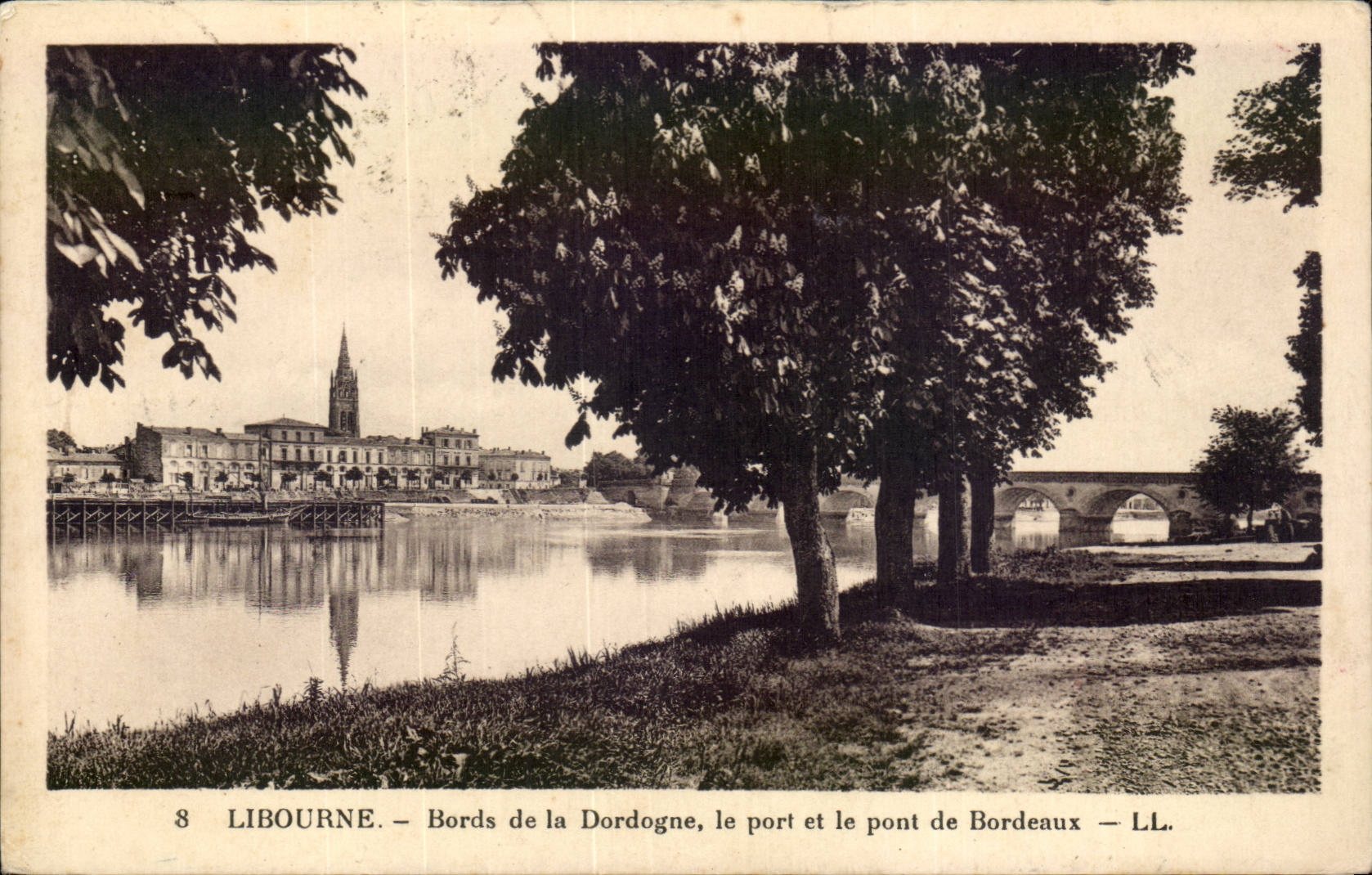 CPA Libourne Edges of the Dordogne the port and the bridge of Bordeaux