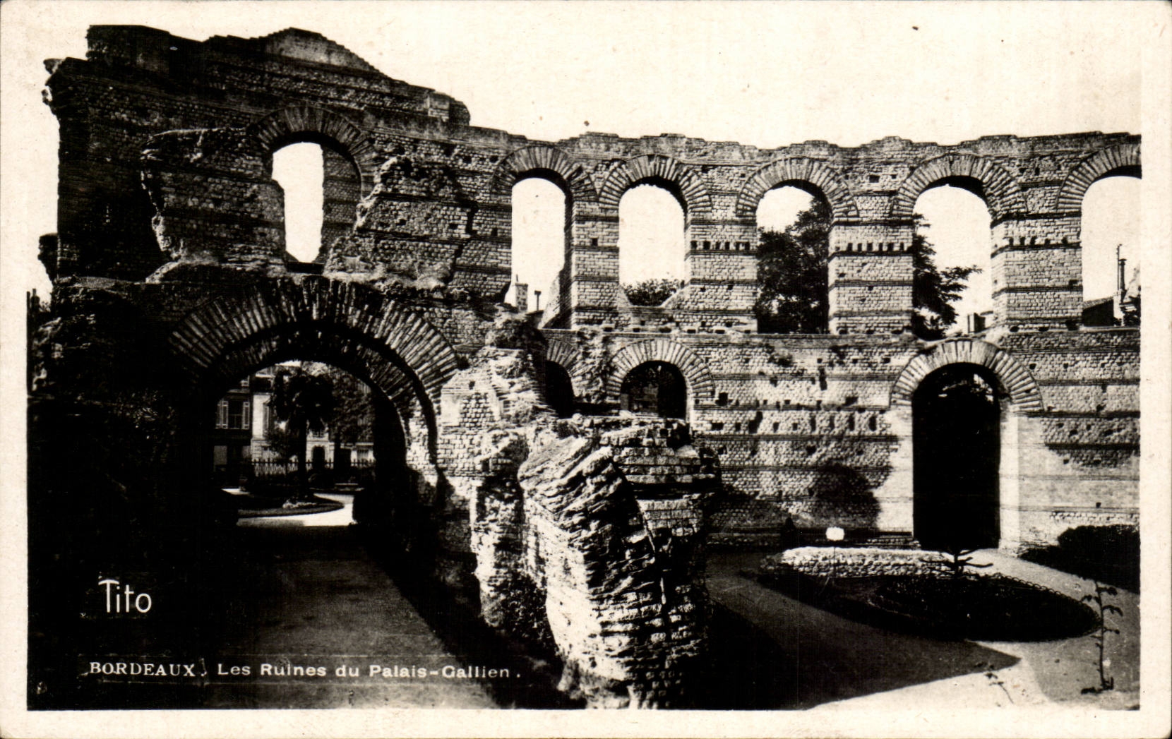CPA Bordeaux ruins of the Gallien palate