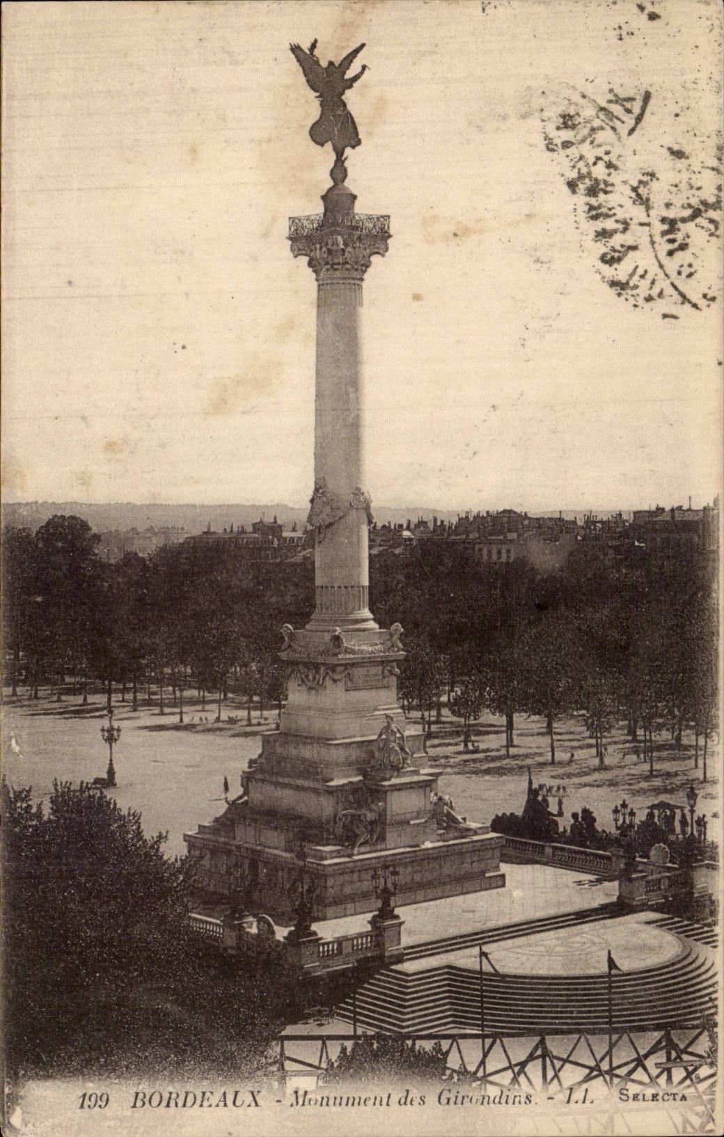 CPA Bordeaux Monument of the Of Gironde ones