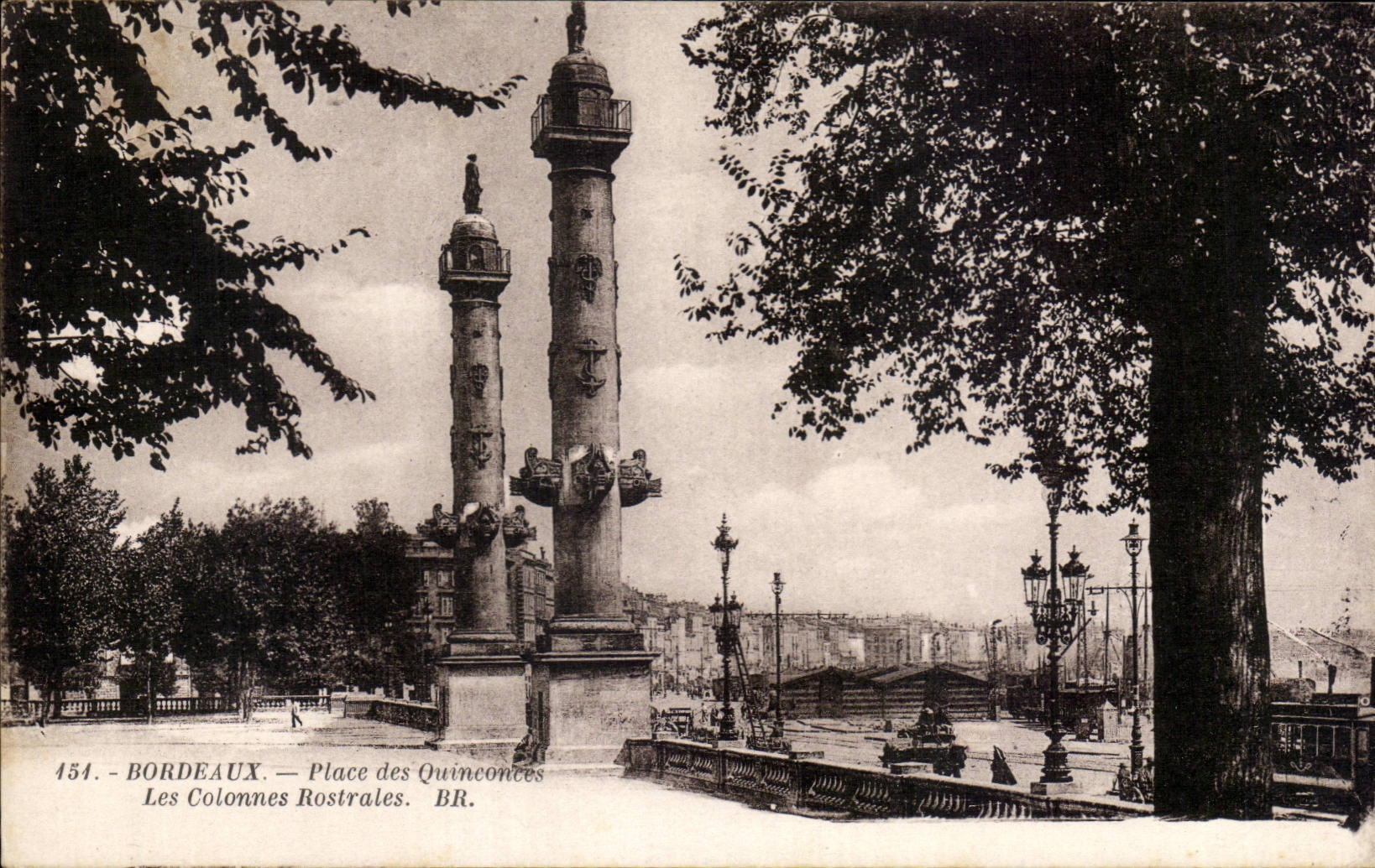 CPA Bordeaux Places Quincunxes the columns rostrales