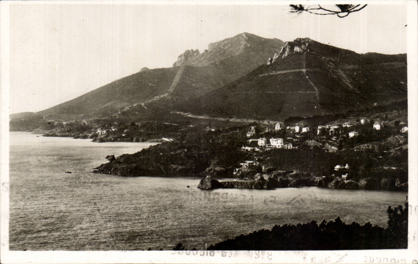 Le Trayas CPA Vue generale et le Cap Roux