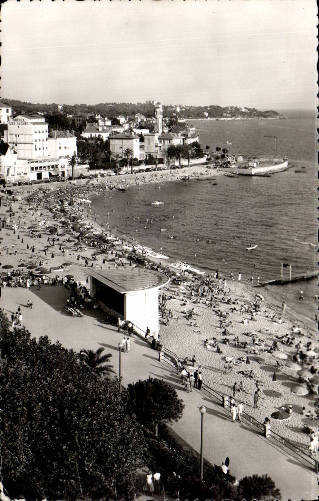 Saint Rapahael MODERN CARD View on the beach