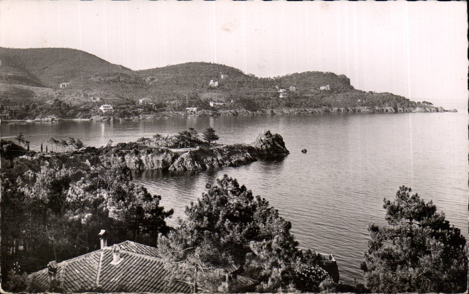 Le Trayas CPM La presqu'ile de la Tunisienne et la pointe de l'ESquillon