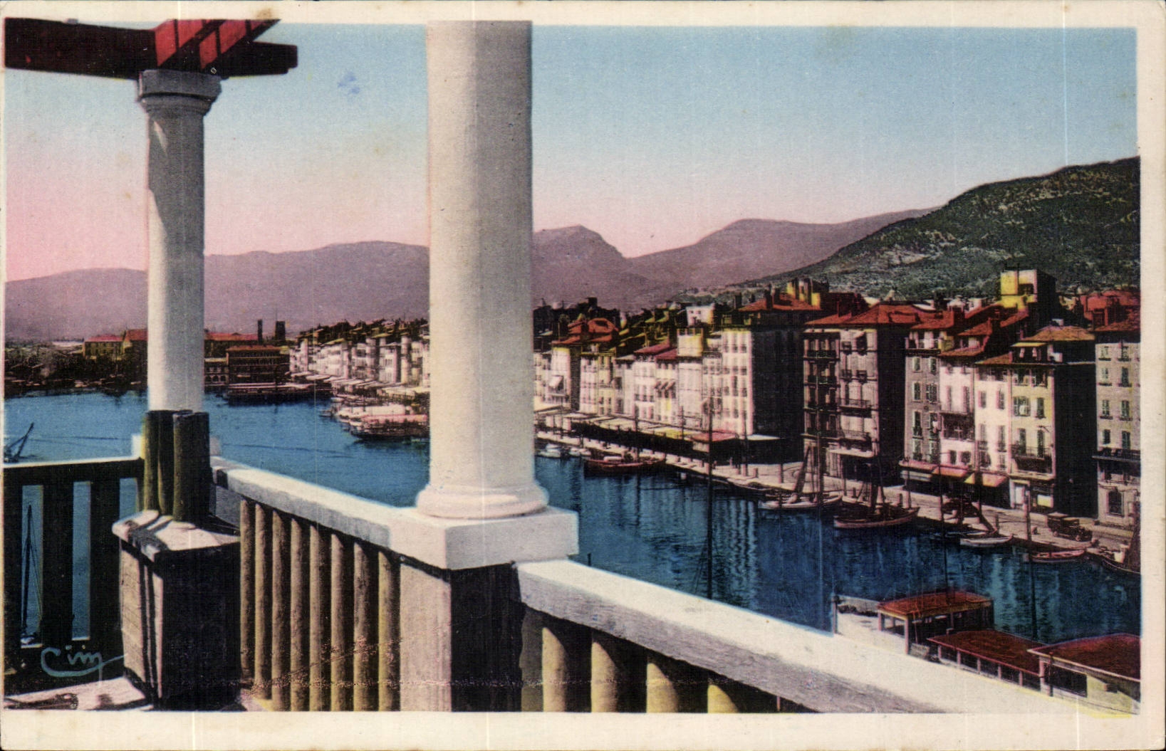 Toulon CPA Pretty sight on the quay