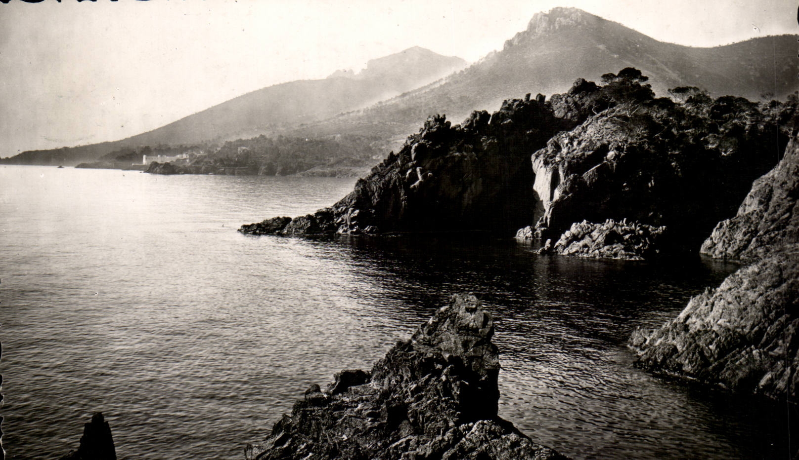 CPM Les roches rouges au Trayas