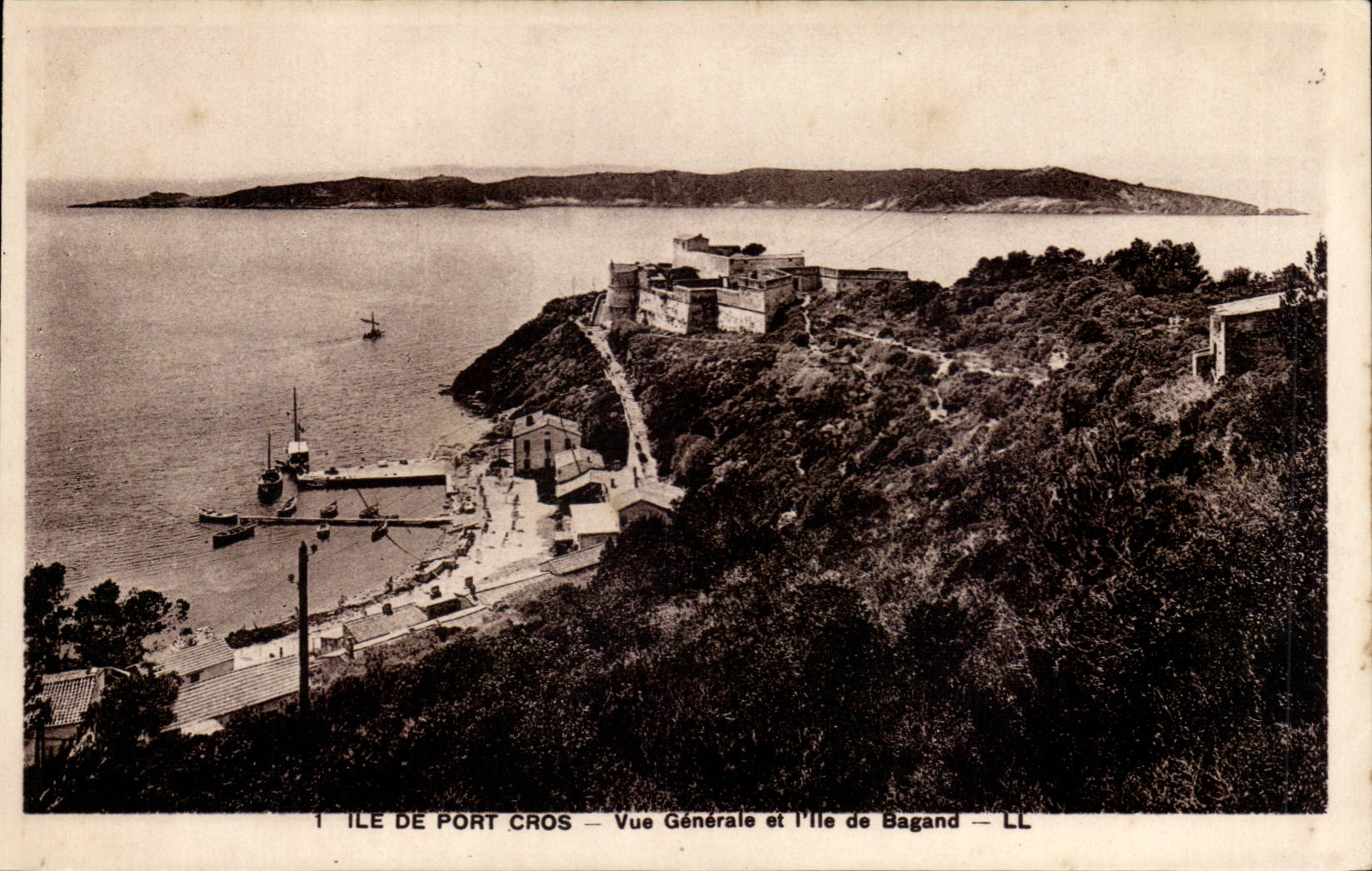 Ile de Port Cros CPA Vue generale et l'ile de Bagand