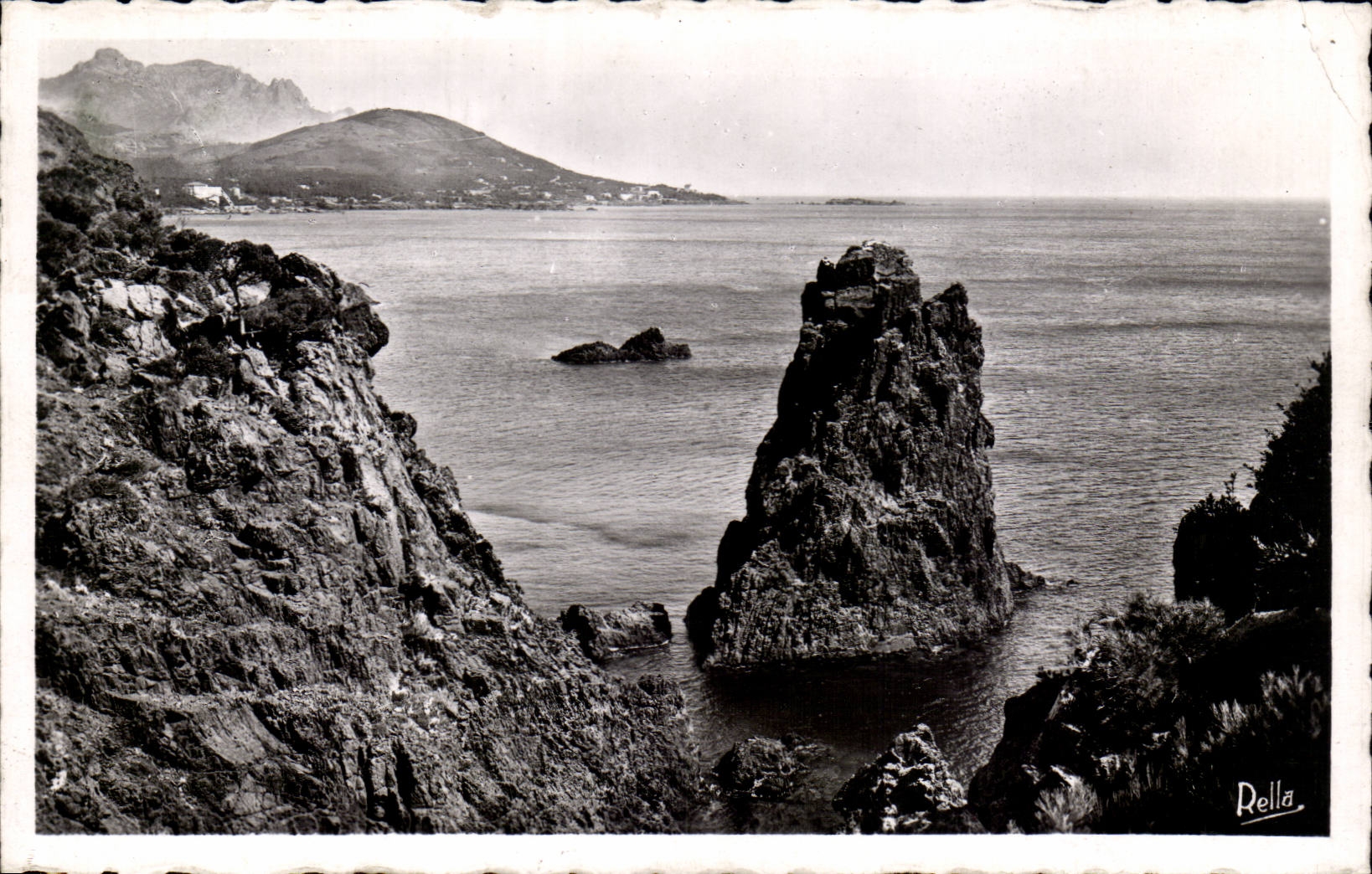 La corniche d'or CPA entre St Raphael et Cannes Le dramont vue sur la pointe de la Baumette d'Agay