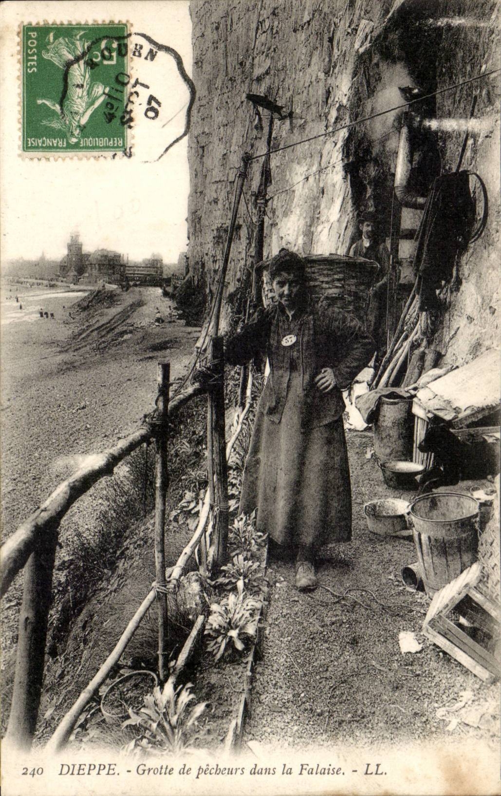 Dieppe - Hohle der Sunder in den Klippen - CPA TOP