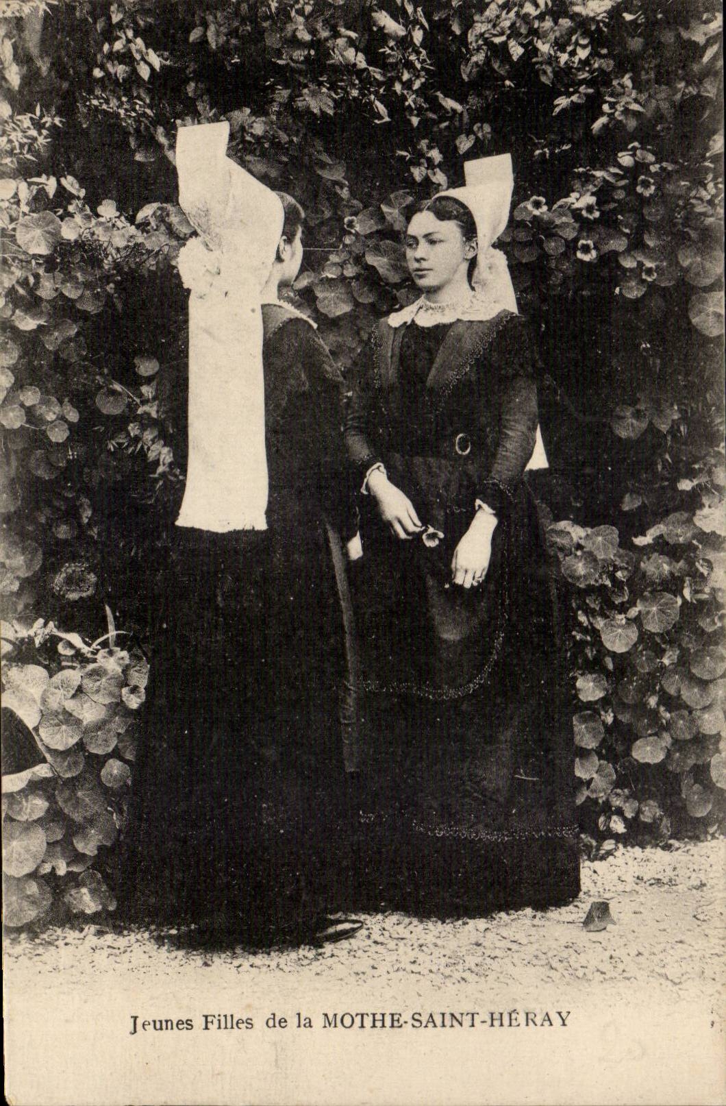 Zwei verschiedene - Mothe Saint Heraye - Madchen - CPA