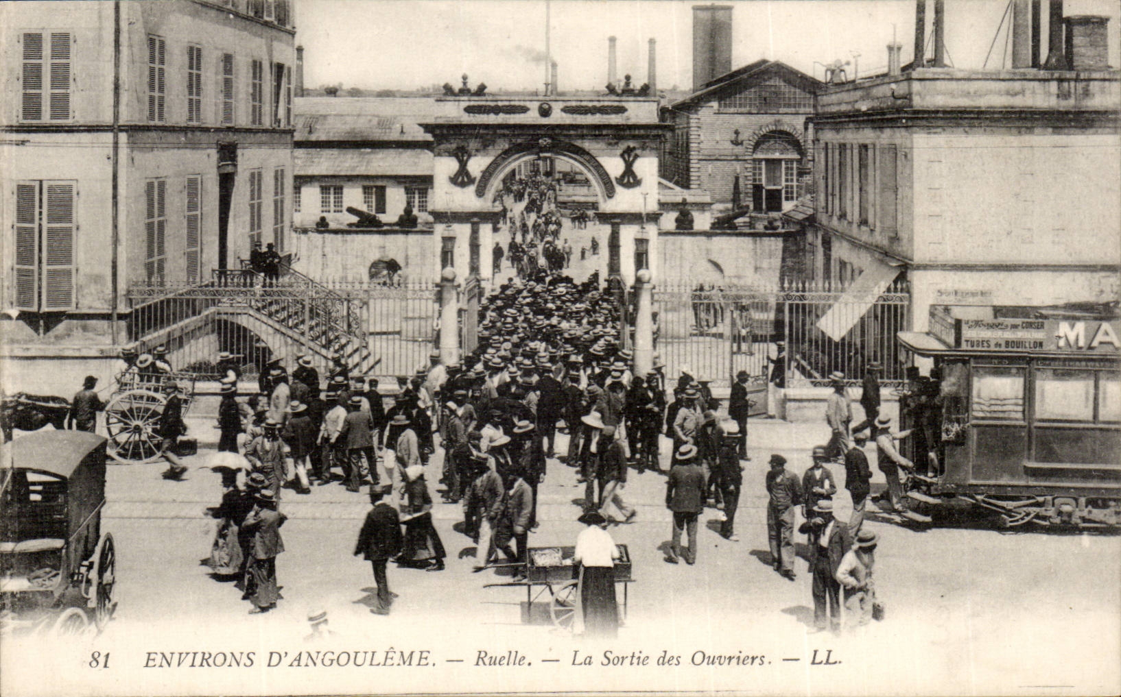 Angouleme - Ruelle - La Sortie des Ouvriers CPA TOP