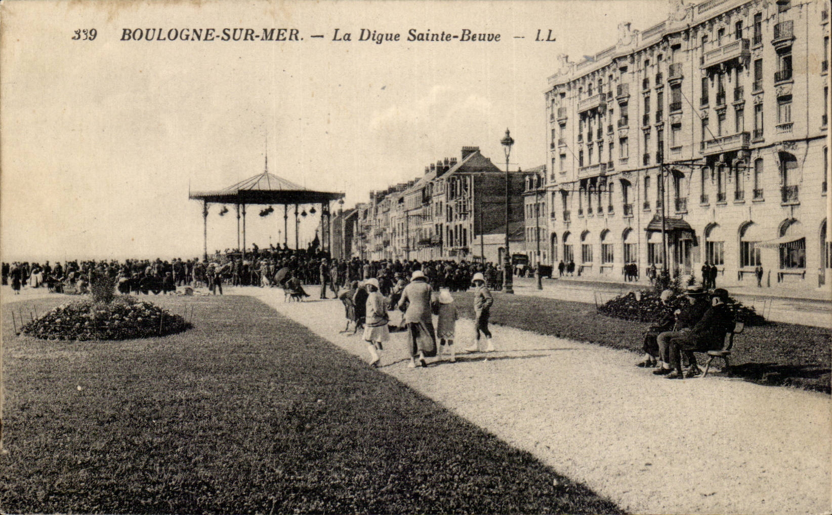Boulogne on Sea - the Dam Sainte Beuve - CPA