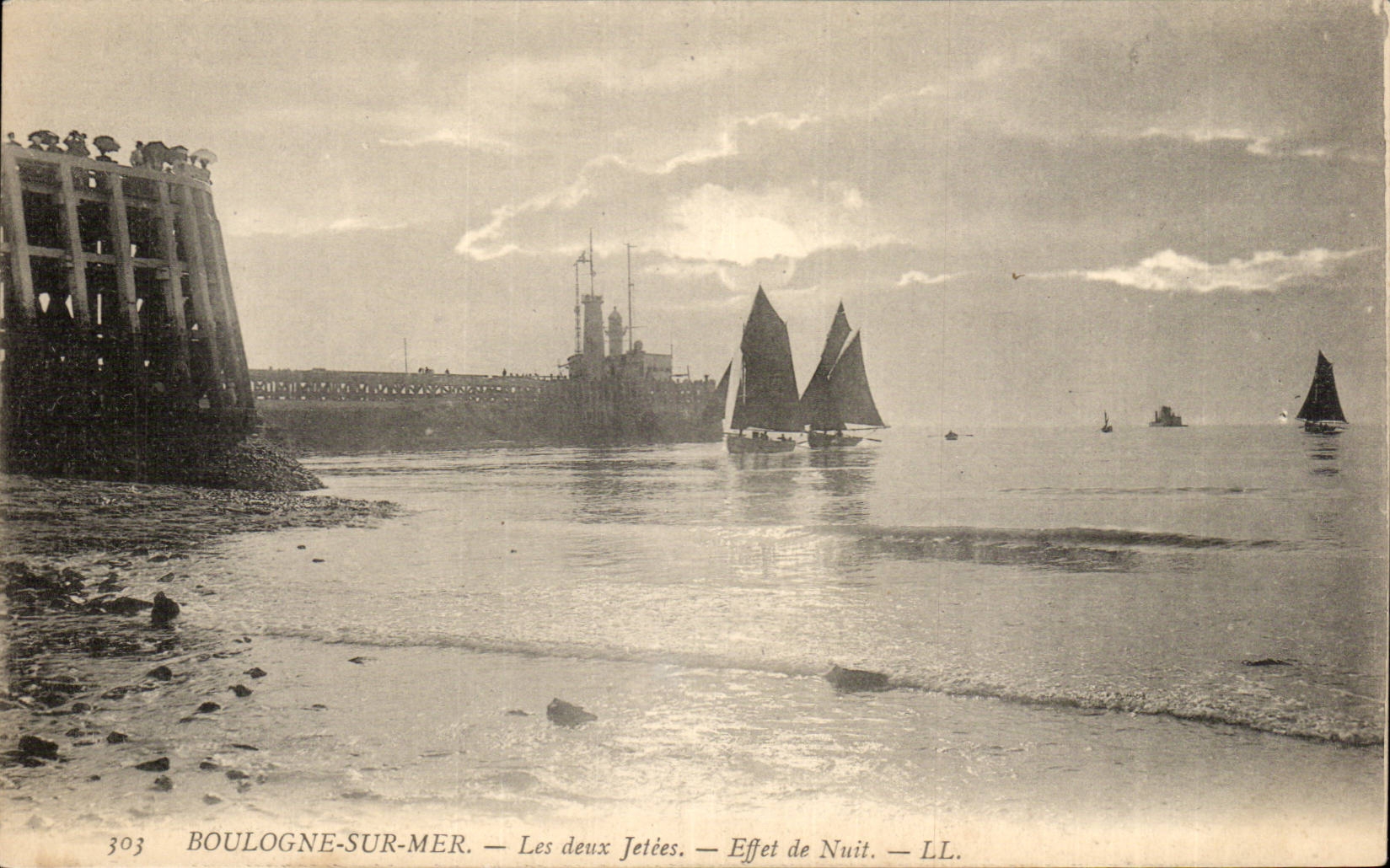 Boulogne on Sea - Two Piers - Effects Nut- CPA