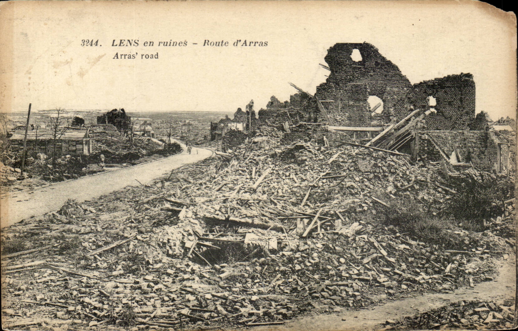 Lens - in ruins - Road of Arras - CPA