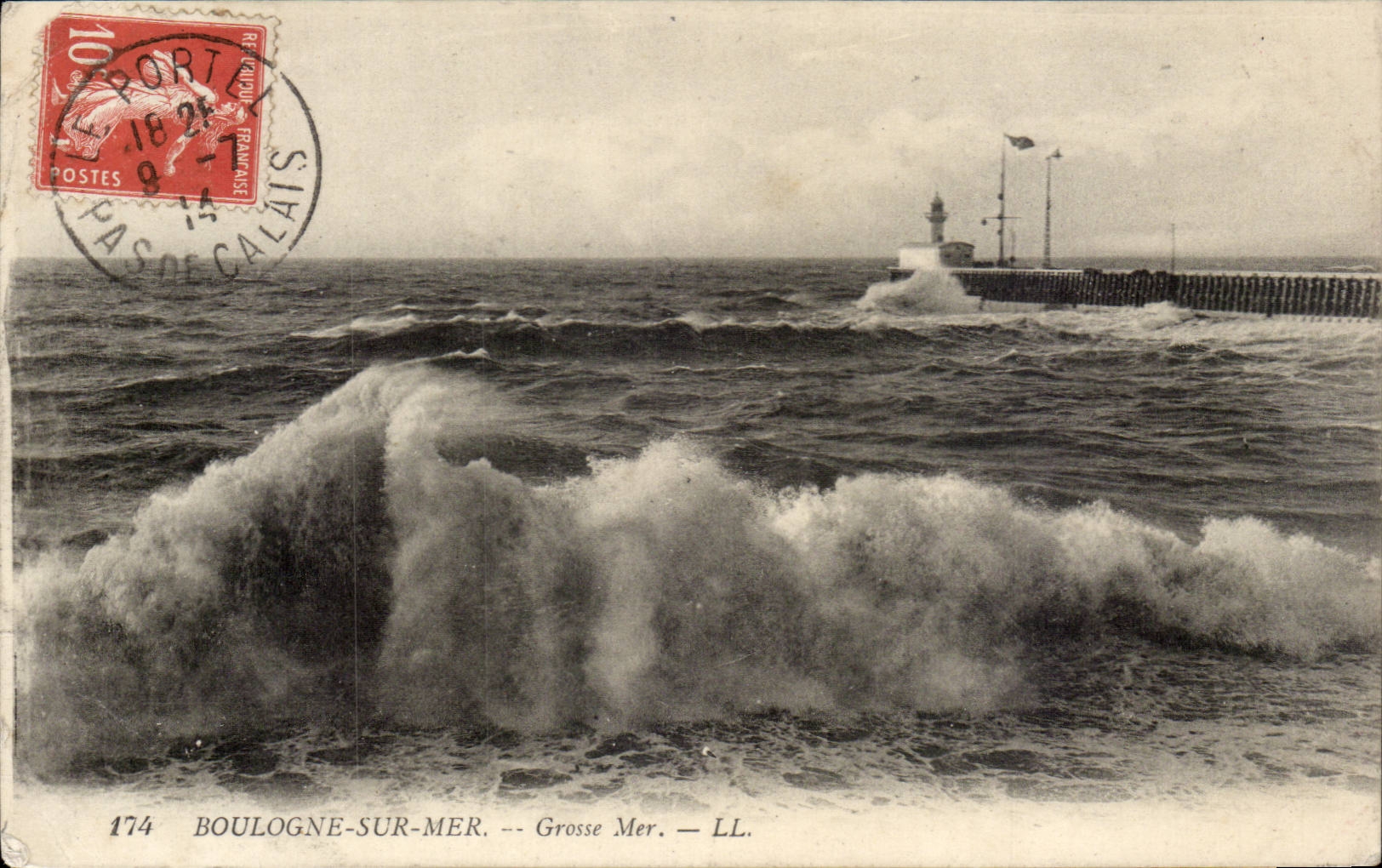 Boulogne on Sea - Heavy sea - boat - boat CPA