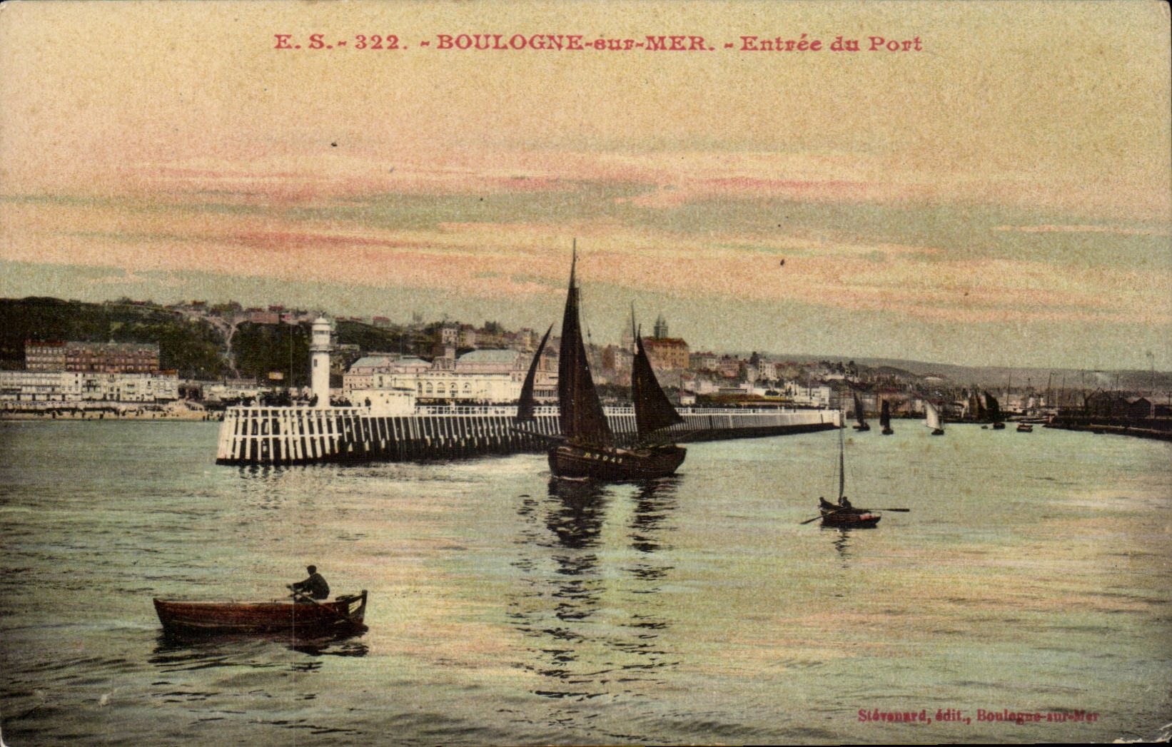 Boulogne on Sea - Entrance of the Port - boat - boat CPA