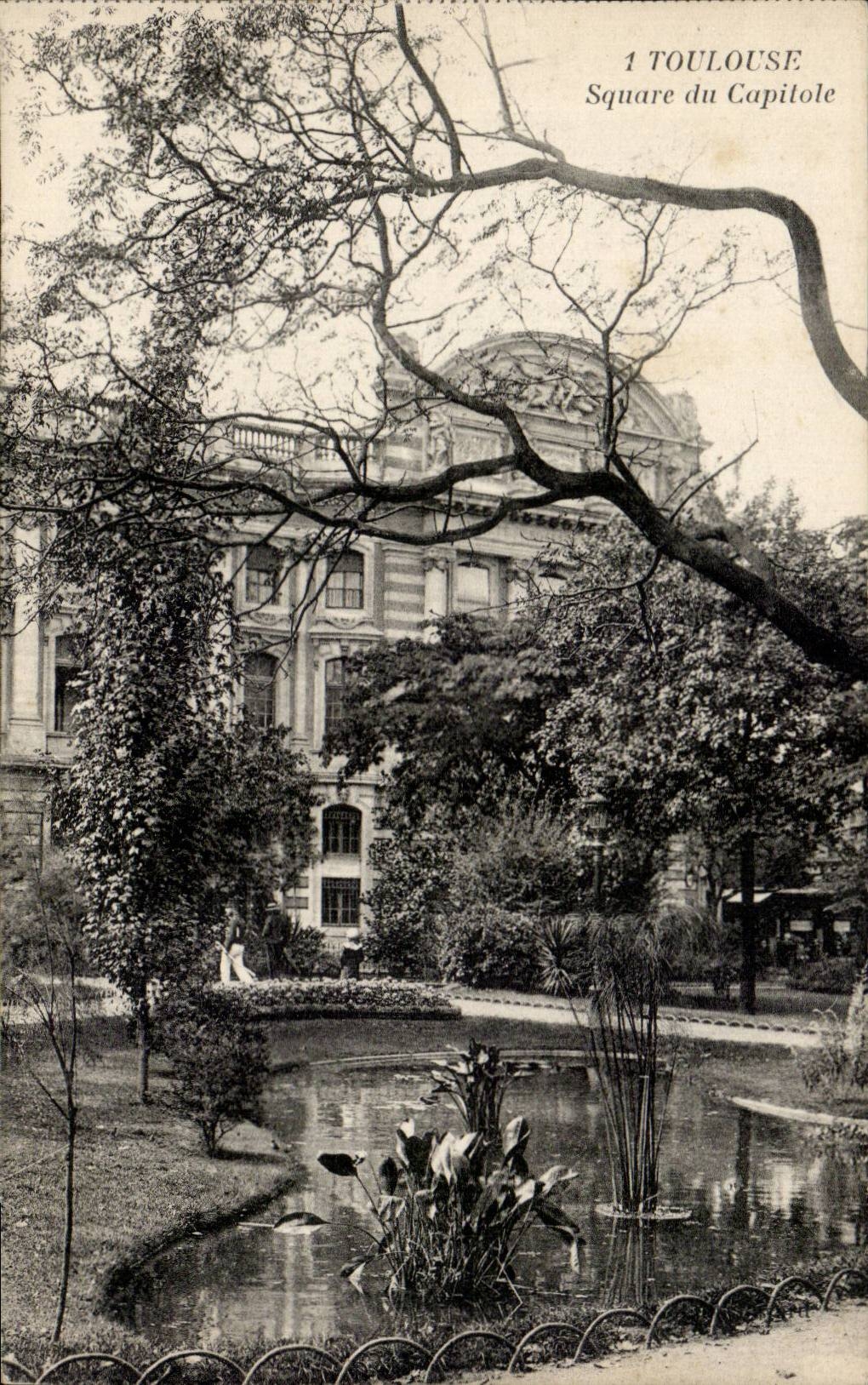 Toulouse - Square du Capitole CPA 