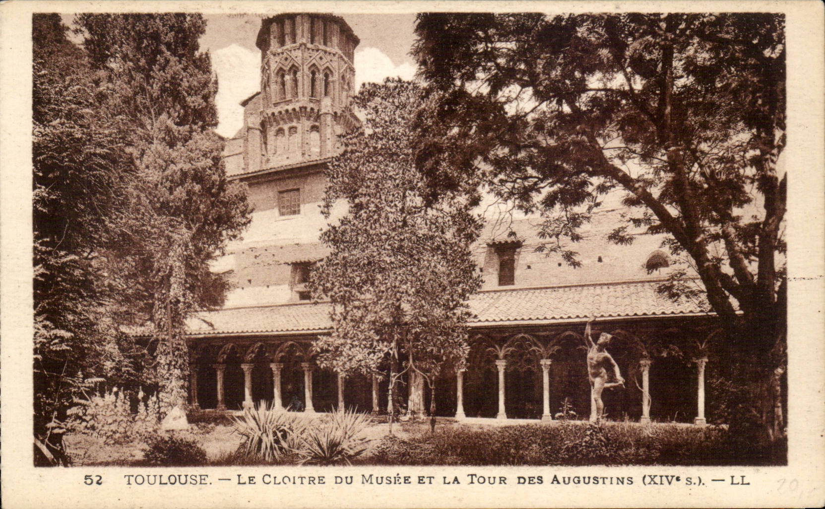 Toulouse - Le Cloitre du Musee et la Tour des Augustins - CPA