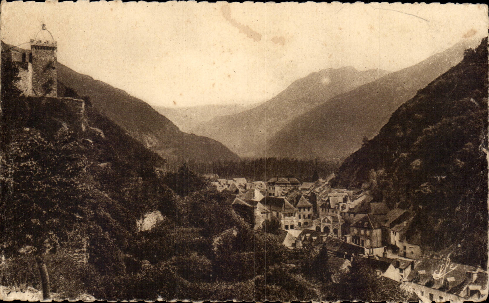 Happy St - the Castle and the City - CPA