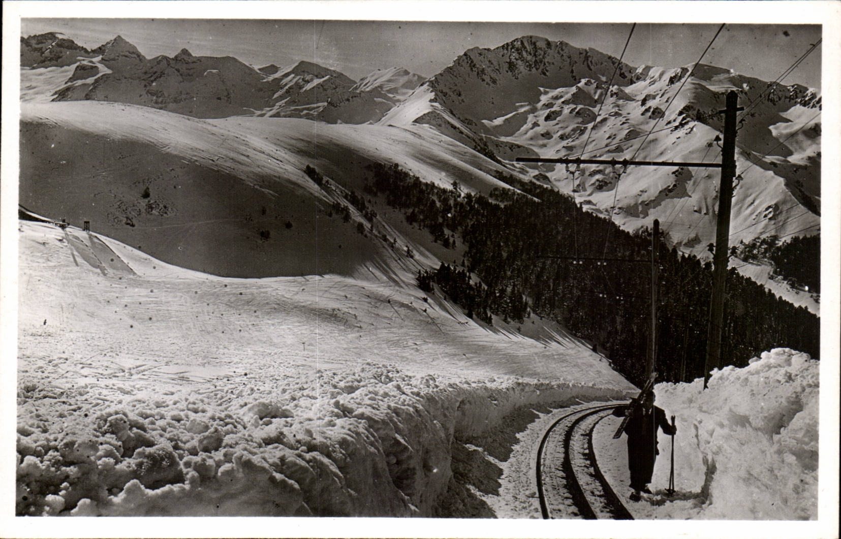 Luchon - Winter sports - ski - skiing - 1800 m Superbagneres - CPA