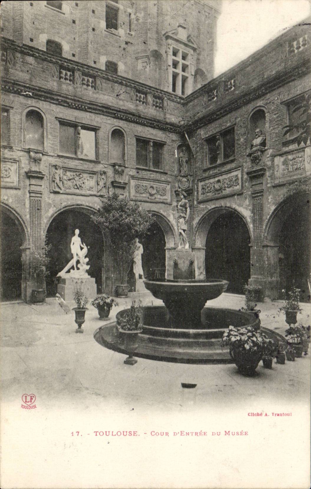 Toulouse - Cour - L'Entree du Musee - CPA 