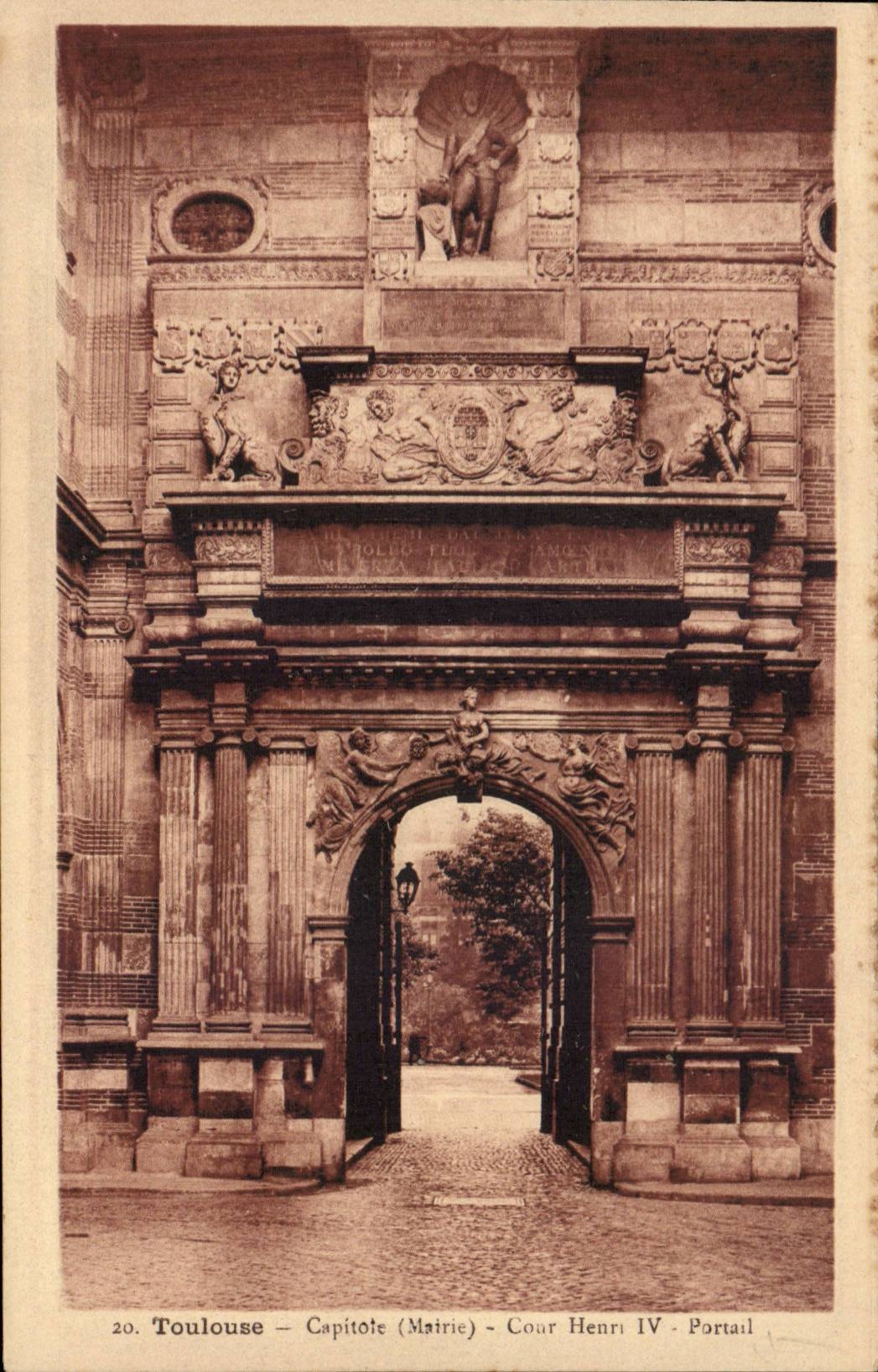 Toulouse - Capitole - Cour Henri IV - CPA 