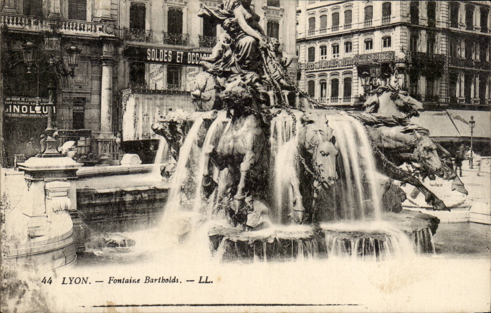 Lyon - Bartholdi Brunnen - CPA