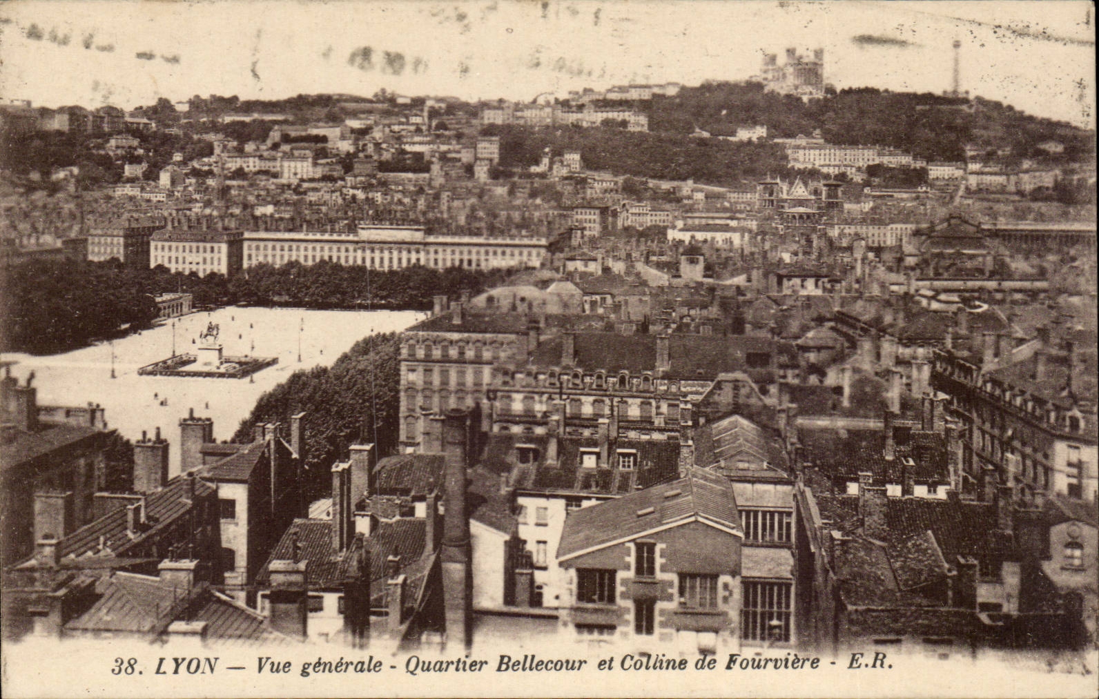Lyon - Ansicht - Bellecour Bezirk und Colline von Fourviere - CPA