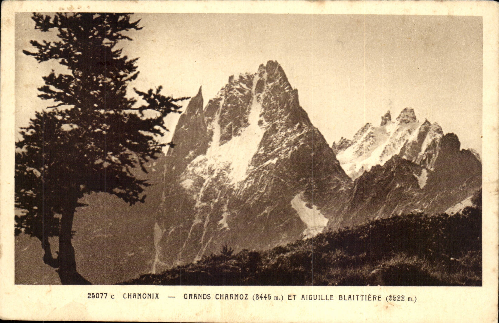 Chamonix - Grands Charmoz 3445 m et Aiguille Blaittiere CPA