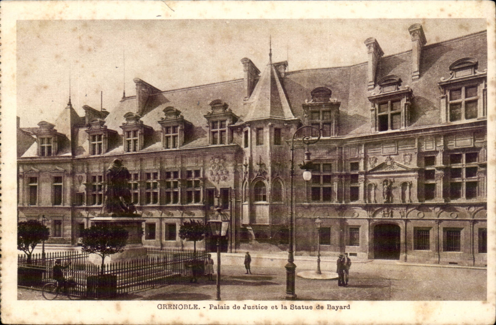 Grenoble - Law courts and Statue of Bayard CPA