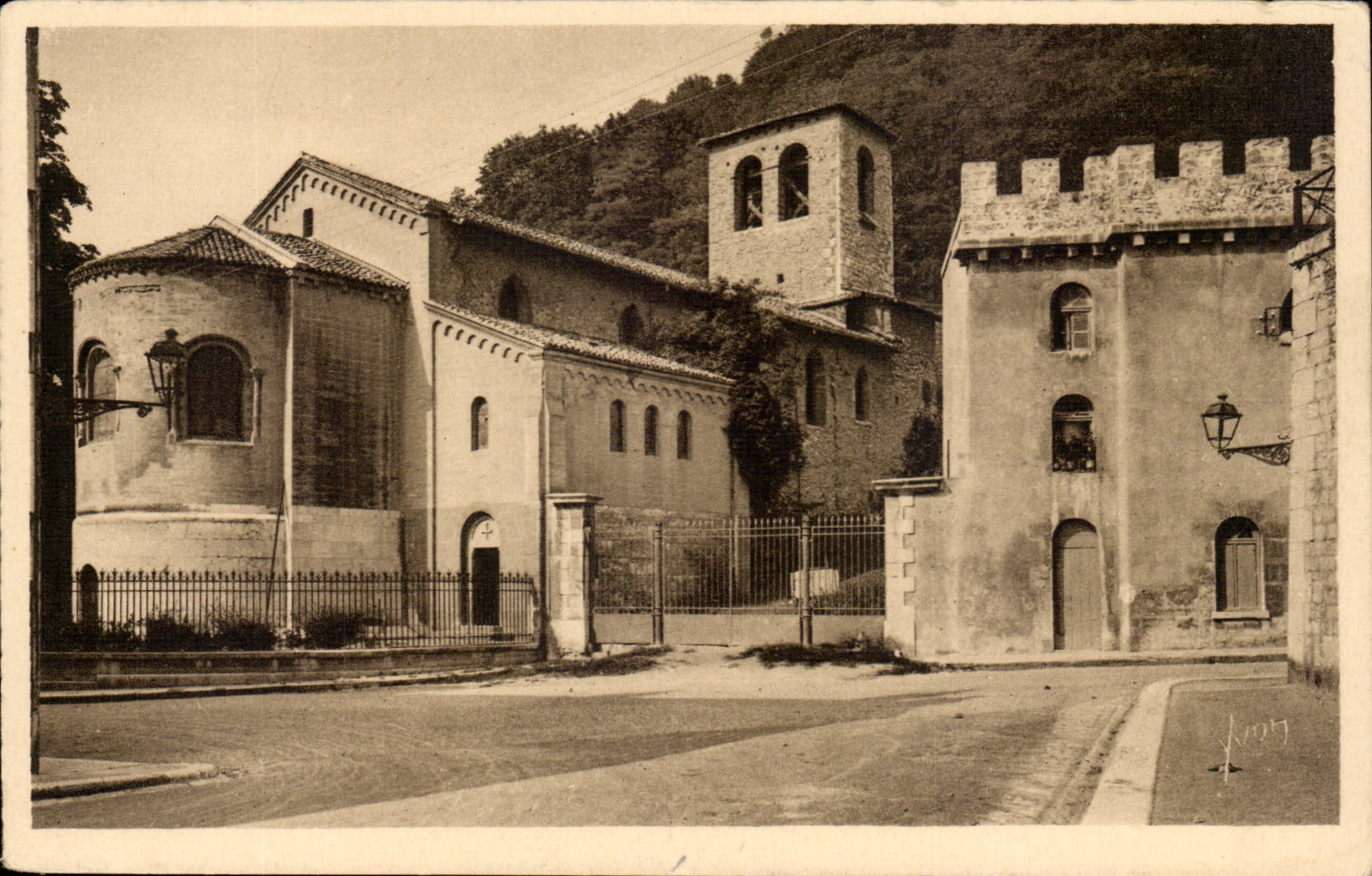 Grenoble - the Saint Laurent Church - the Alps - CPA
