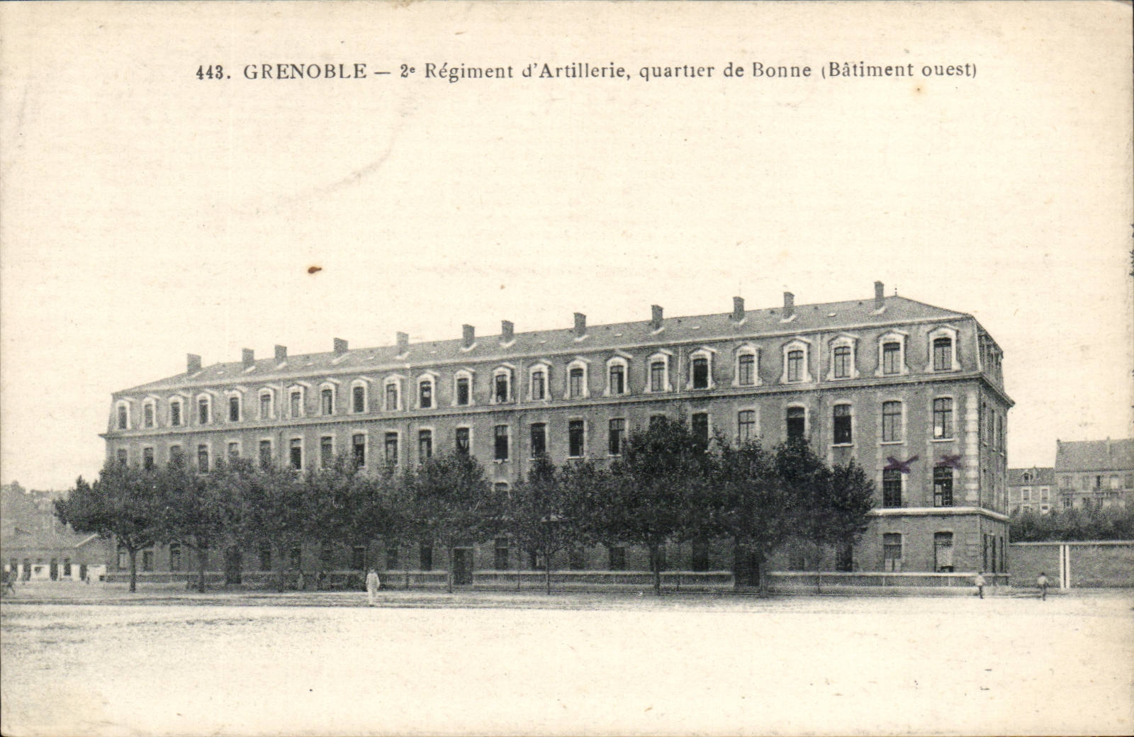 Grenoble CPA 2nd artillery district regiment of Good (western building)