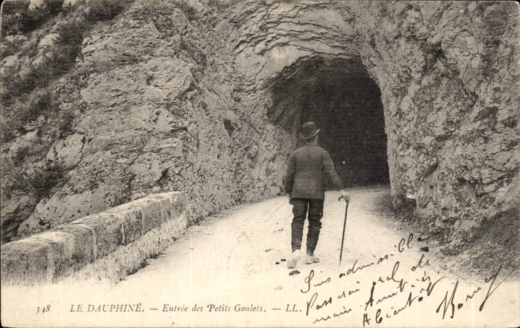 Dauphine CPA Entrance of the small narrow parts