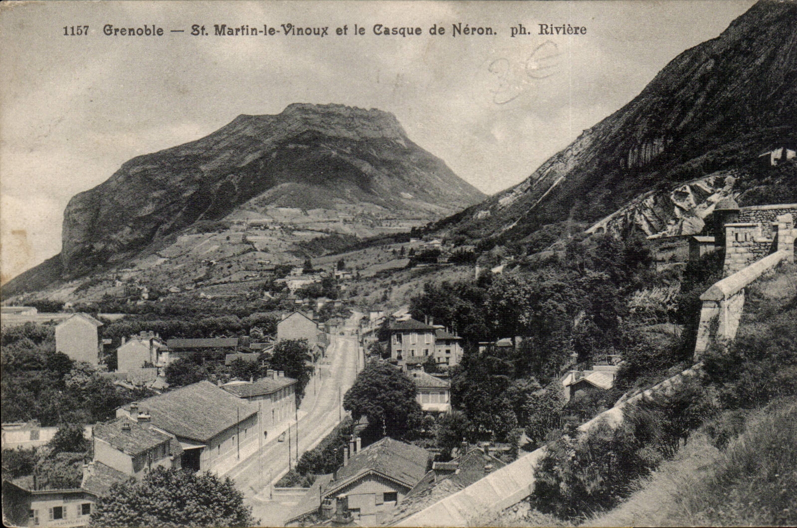 Grenoble CPA Saint Martin Vinoux and the helmet of Neron