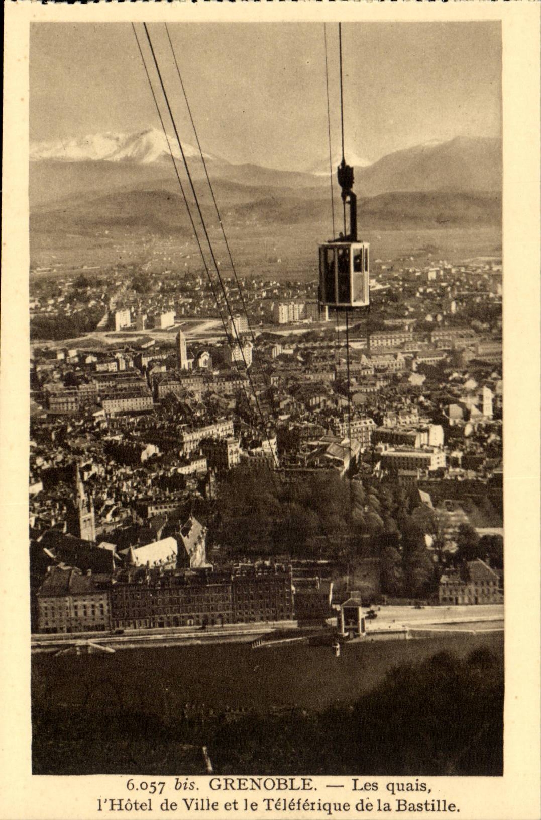 Dauphine CPA Grenoble quays the town hall and the teleferic of the Bastille