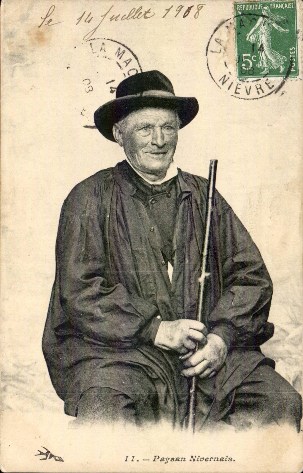 CPA Folklore Peasant Costume Nivernais (Nievre)