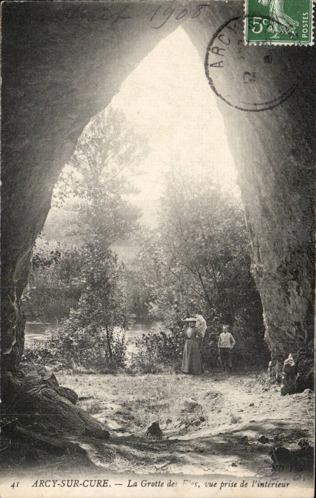 CPA Arcy on Cure the cave of the Fairies seen from of the interior