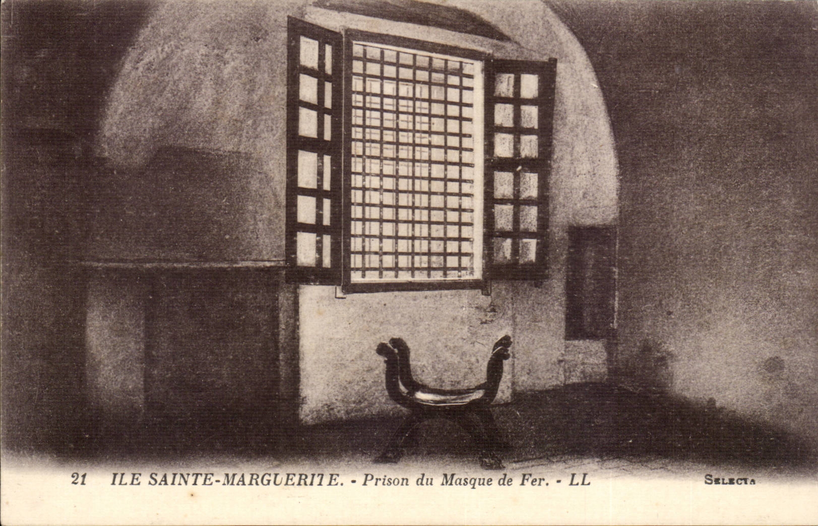 Island co Marguerite - Prison of Bazaine - Mask of Iron CPA