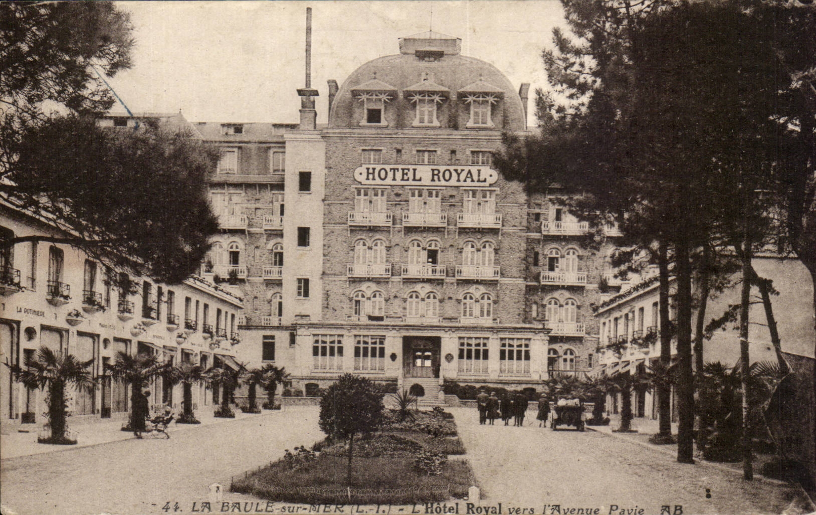 La Baule on Sea CPA the Royal hotel towards the Pavia avenue