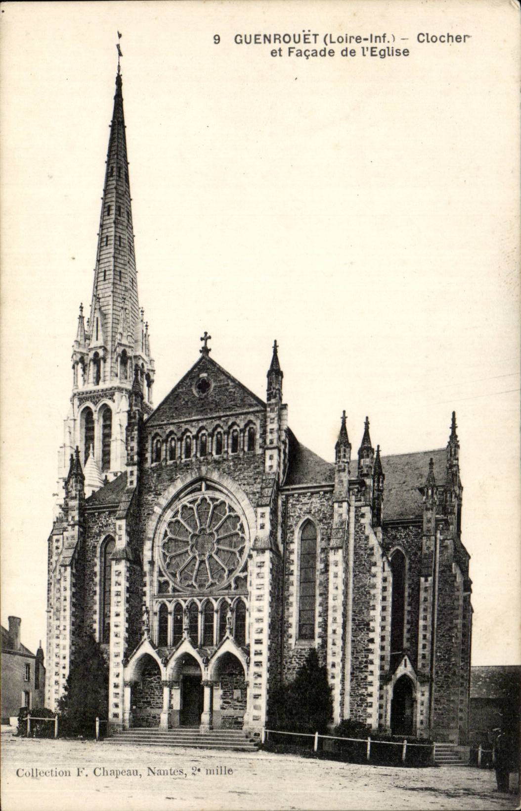 Guenrouet CPA Glocke-Aufsatz und Front der Kirche