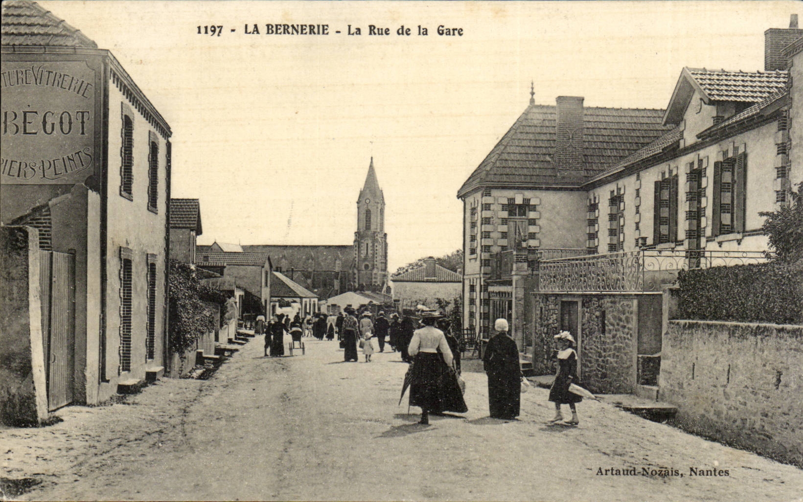 Bernerie CPA the street of the station