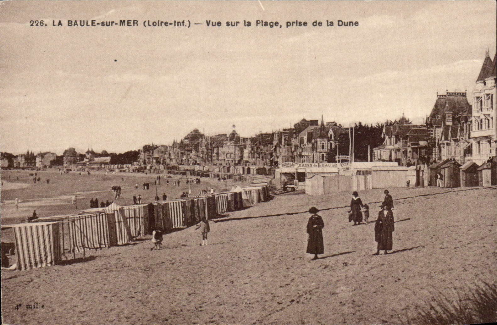 La Baule CPA Seen on the beach taken of the Dune
