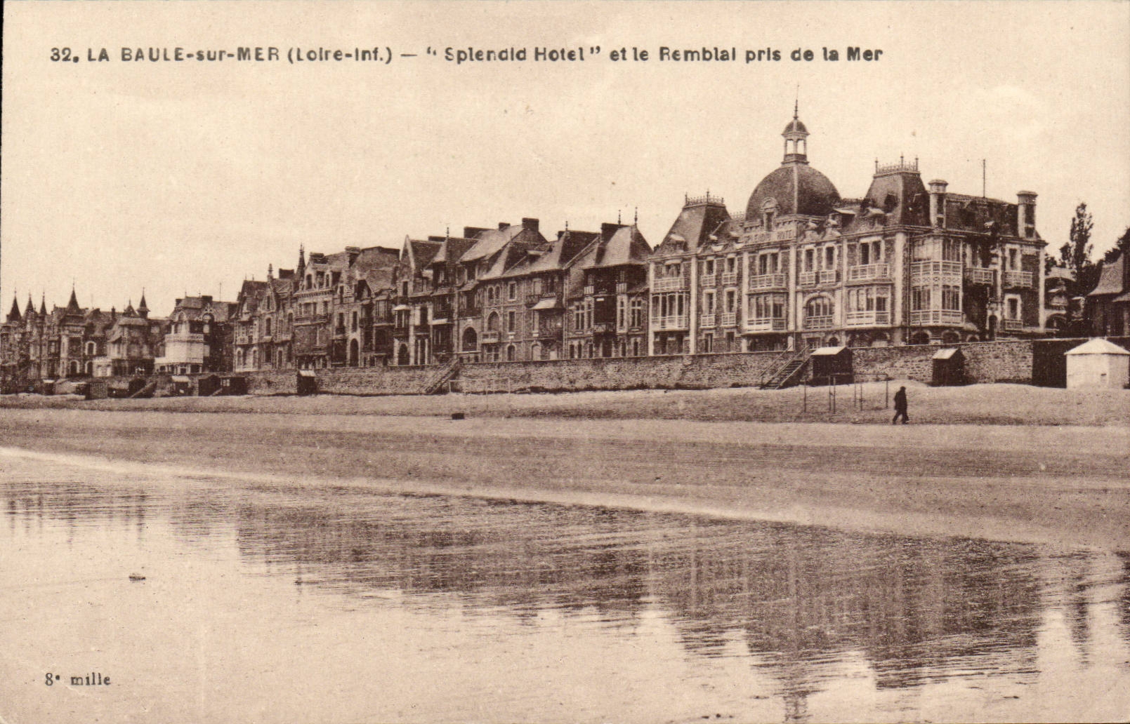 Herrliches Hotel La Baule-CPA und der Damm genommen vom Meer