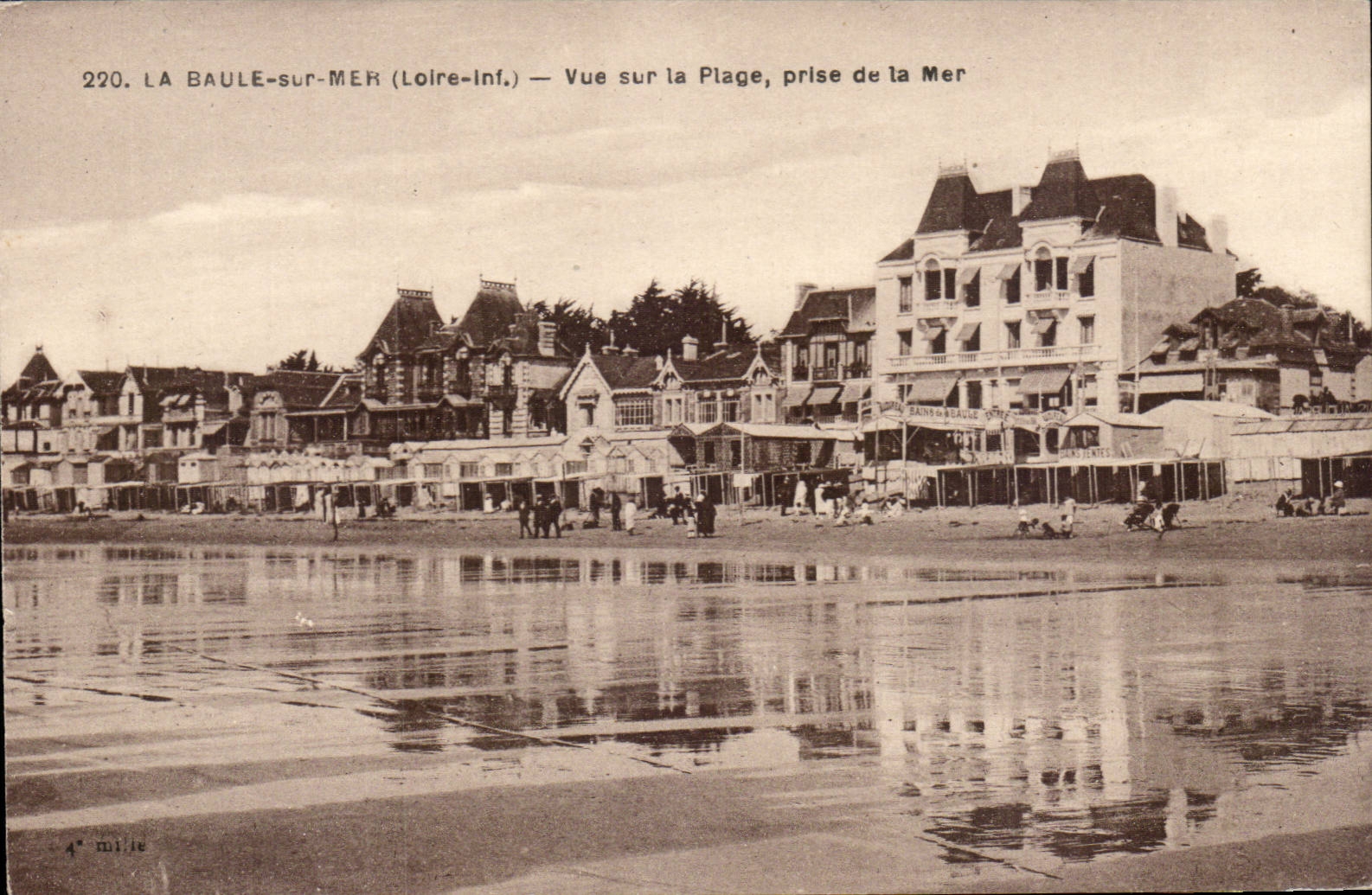 La Baule CPA Seen on the beach taken of the sea