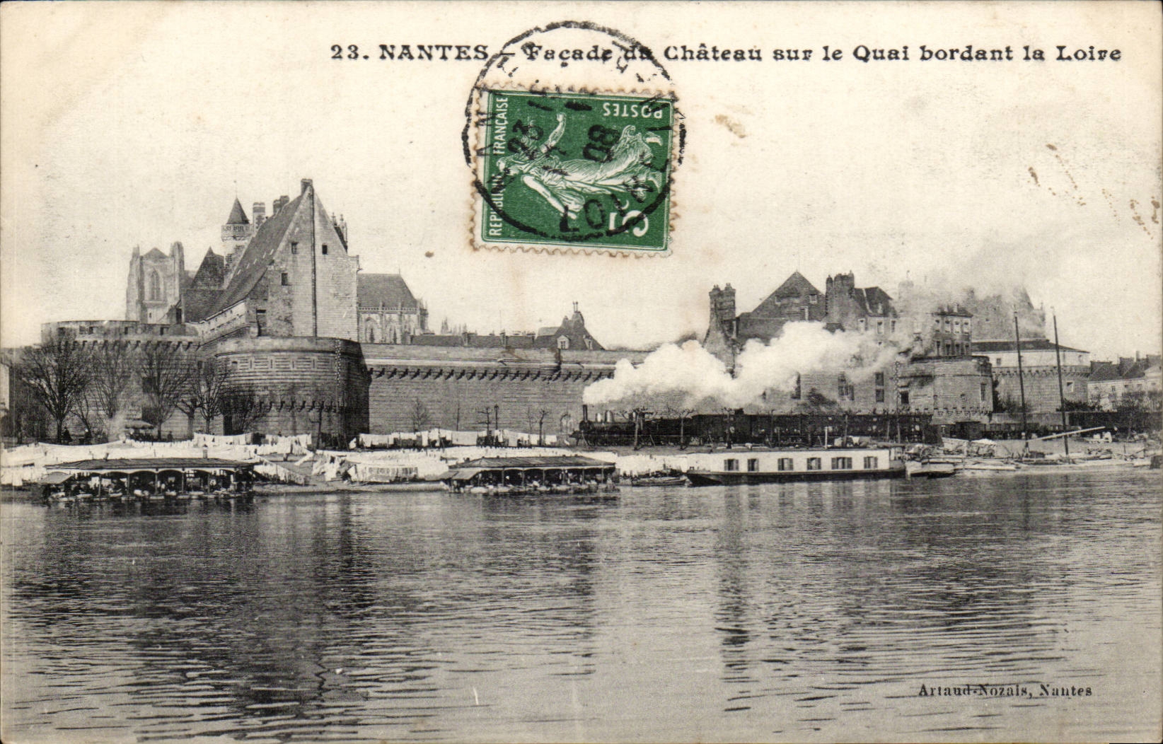 Nantes CPA Frontage of the castle on the Quay bordering the Loire (train laundrette)