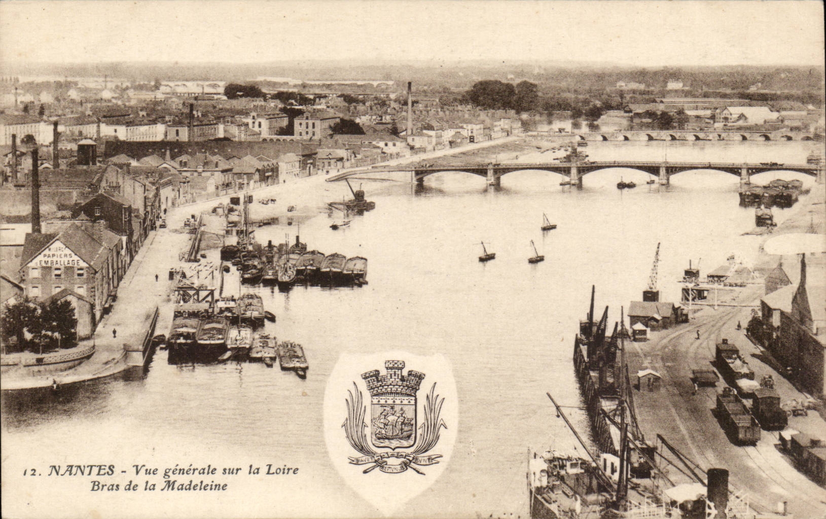 CPA Nantes View on the Loire Arm of the Madeleine