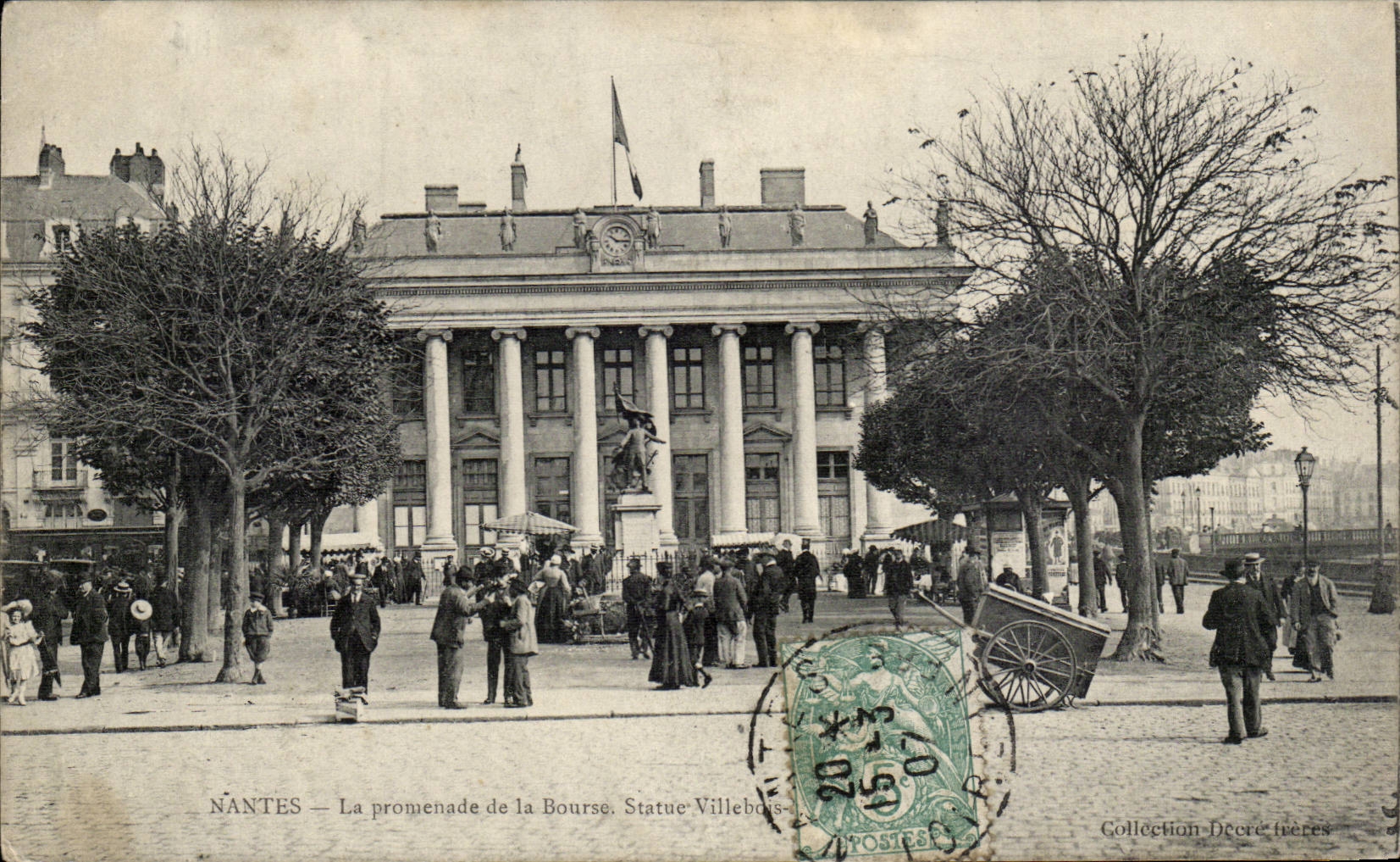 CPA Nantes the walk of the Stock Exchange Statue Villebois
